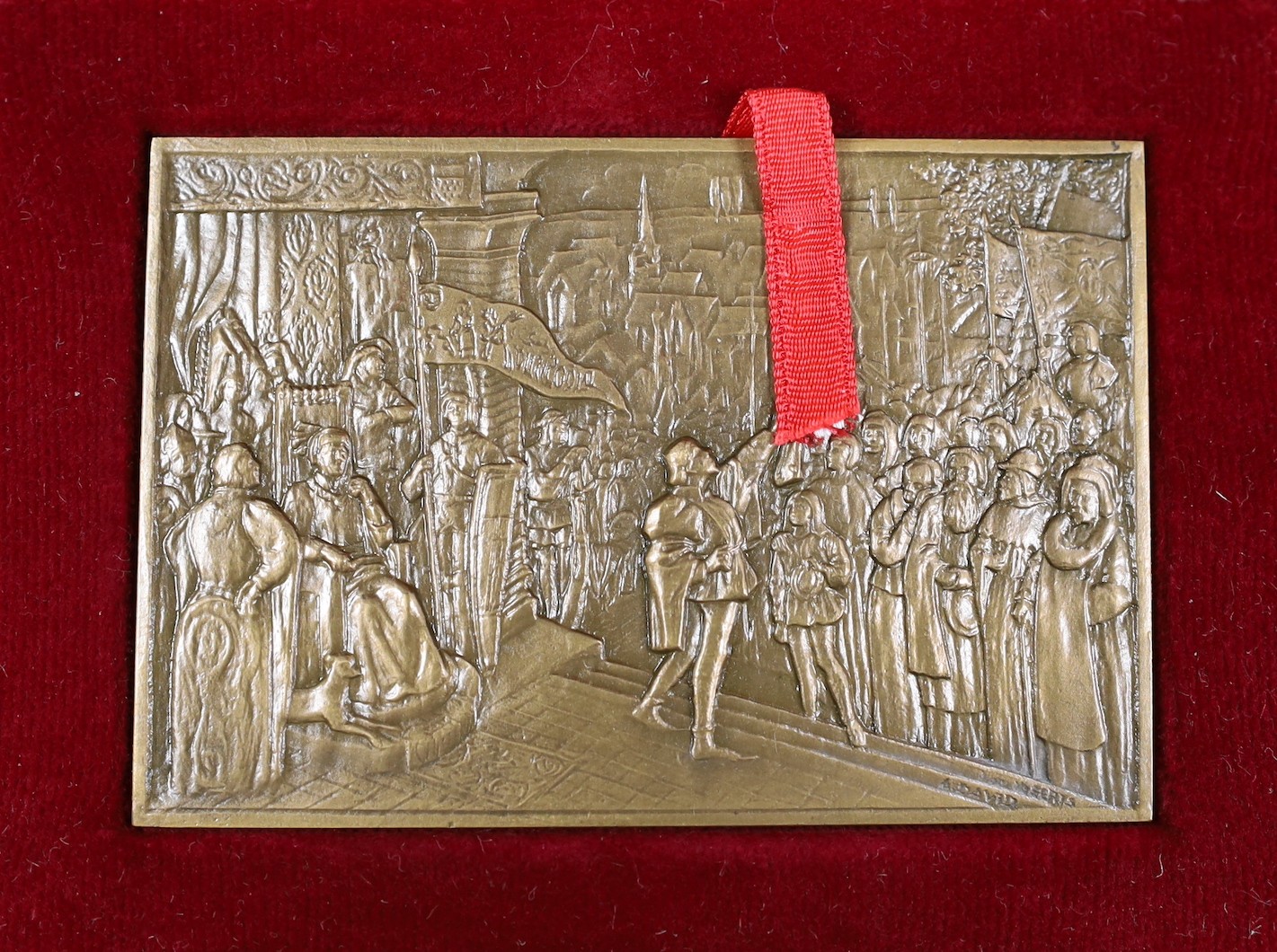 UK coins - Victoria maundy sets, 1899 in original case, 1893 in a later case, George V Maundy set 1915, later case and Edward VII maundy set 1904, later case, 3d worn, Together with various 19th/20th century commemorativ